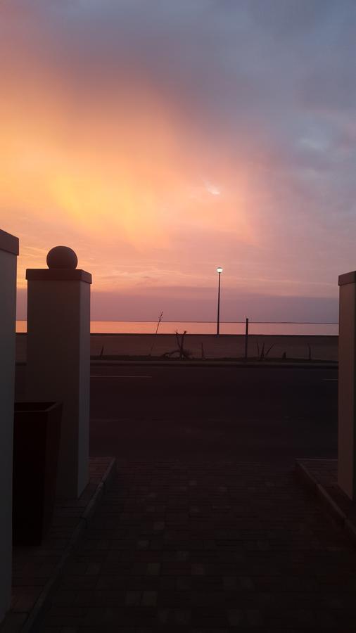 Kleines Nest Bed And Breakfast Walvis Bay Bagian luar foto